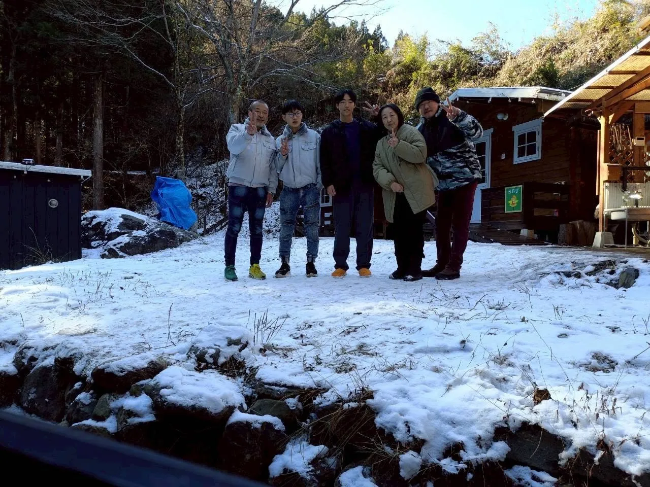 キャンプ場であけましておめでとうございますの挨拶と新年の過ごし方ガイド